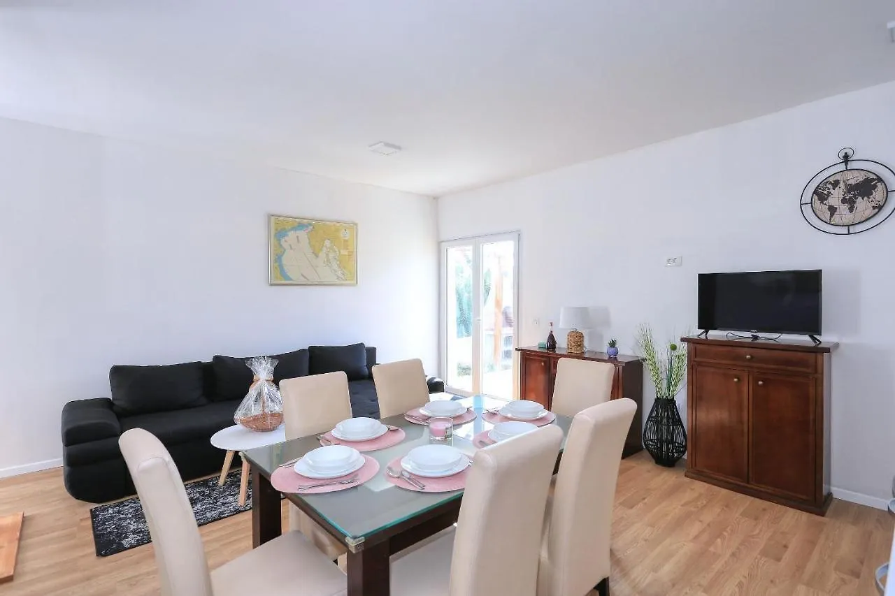 Holiday Home Lavanda With Jacuzzi Privlaka   Privlaka (Zadar)